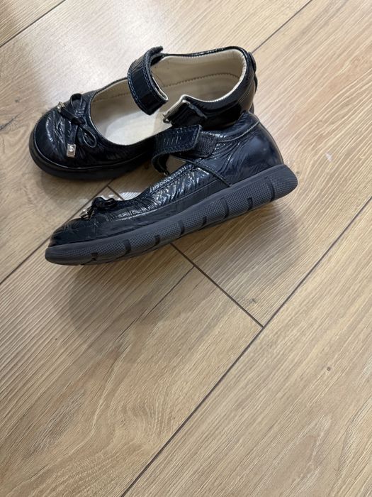 Продам детские туфли