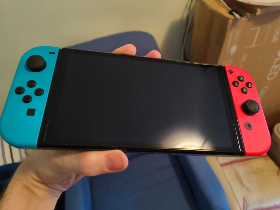 Nintendo Switch OLED la cutie modat card 128GB cu jocuri + husa