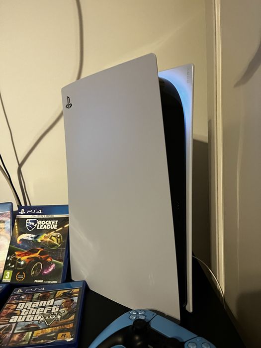 PlayStation 5  + mouse si tastatura + 4 jocuri