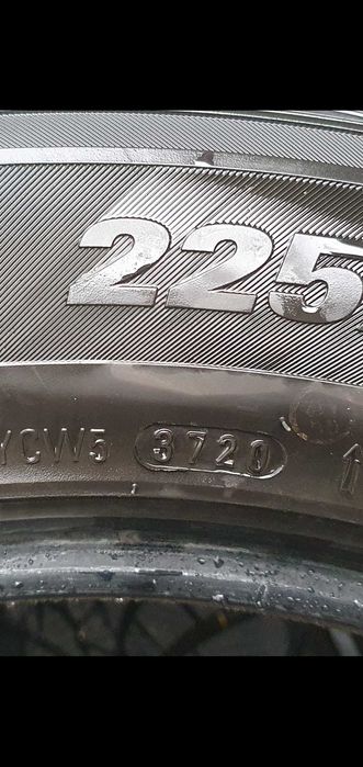Продавам зимни гуми 4 броя 225/55/17 KUMHO DOT 3720 добро състояние