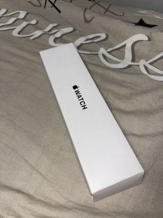 Продам часы Apple Watch SE