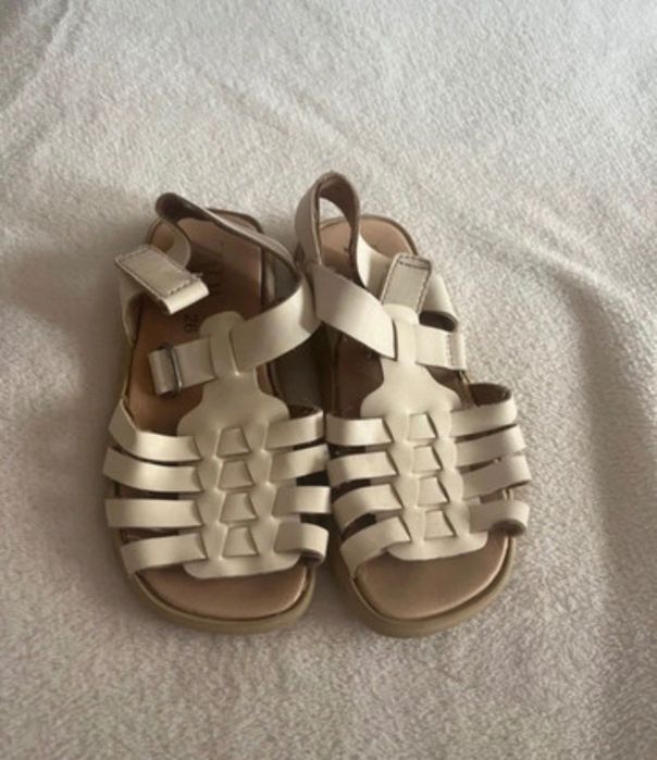 Sandale albe fete