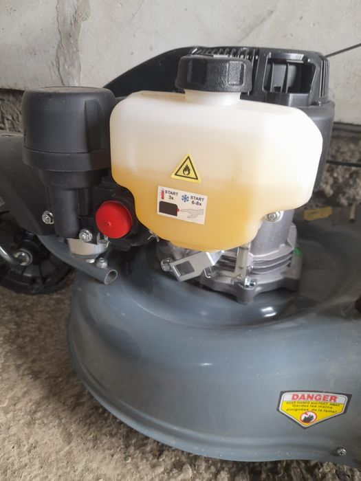 Cositoare pe benzina de gazon sabo