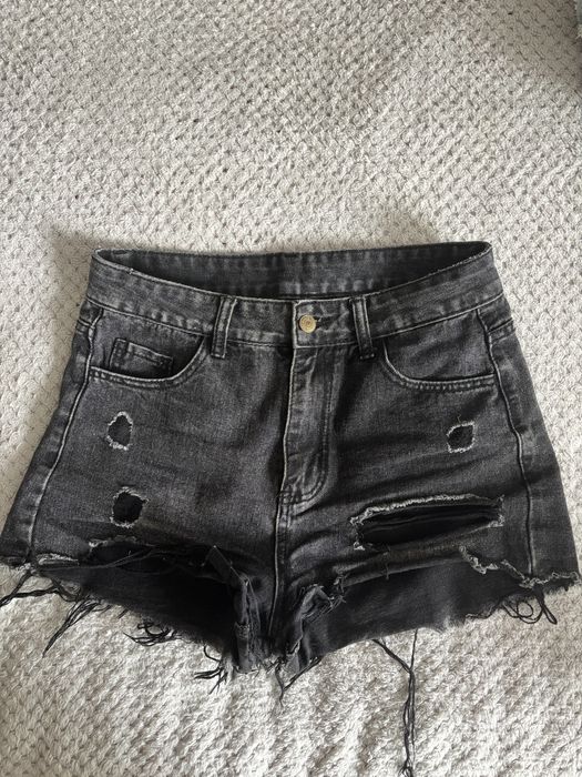 Къси панталони.