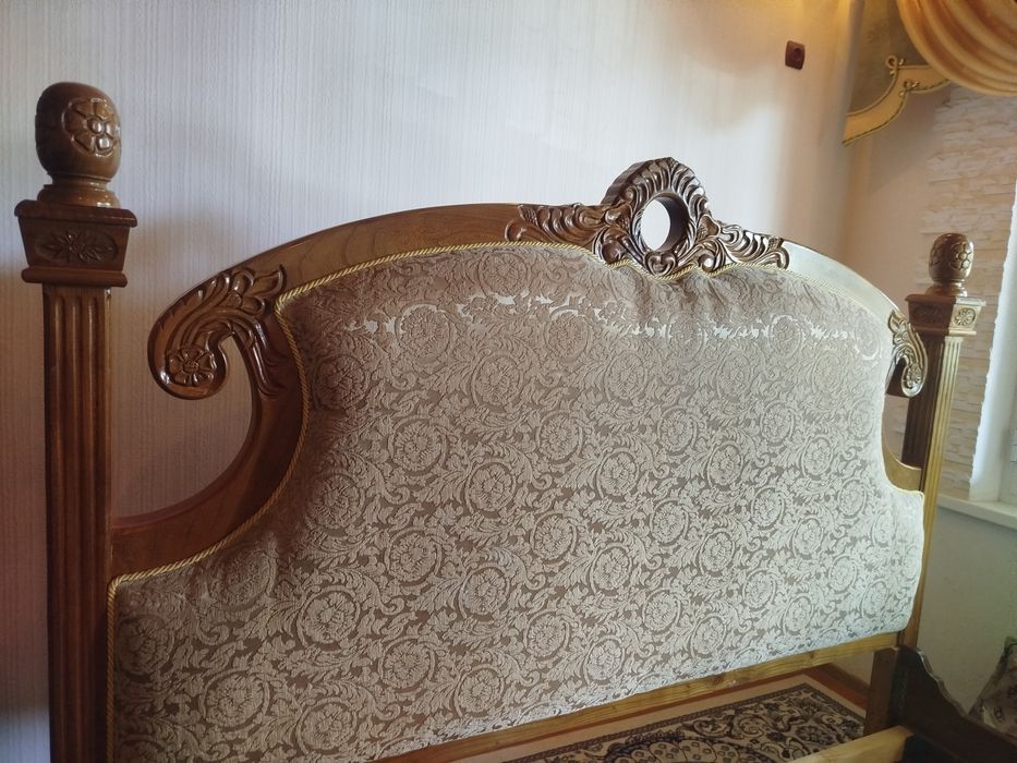 Срочно продаю комплект спальнюю мебель