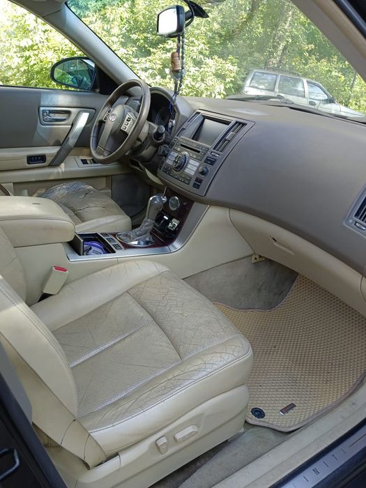 Продам машину !!