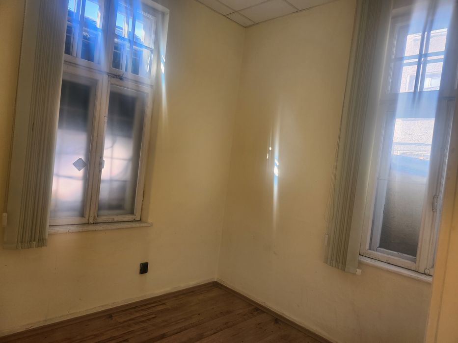 Дава се под наем Офис в Варна, Общината - 25 кв.м за 204 € - Снимка #3