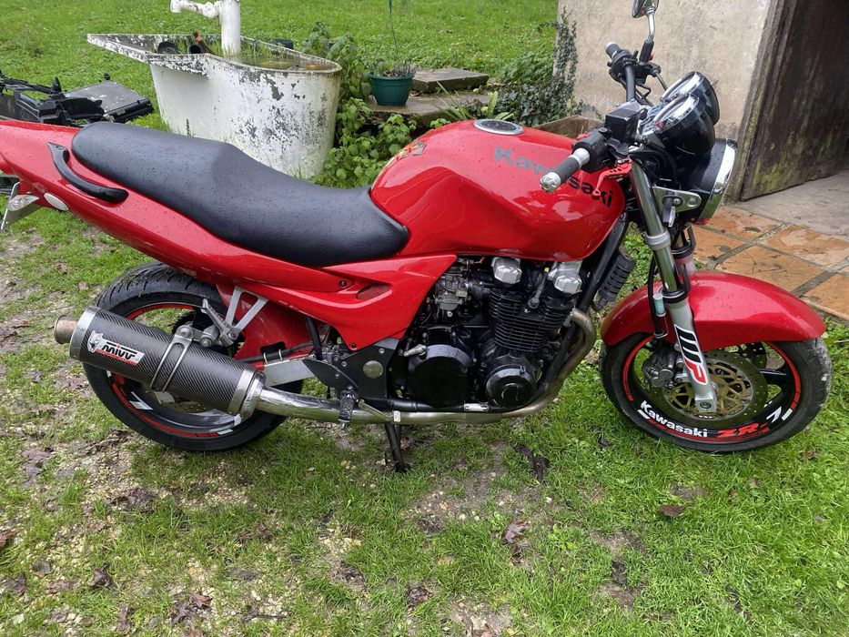 Kawasaki ZR-7 750 – 4 cilindri, sunet sport, evacuare Mivv