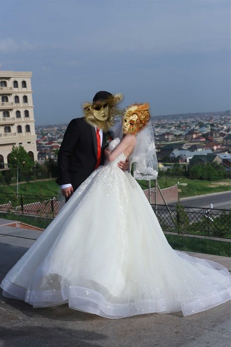 Продаётся королевское платье