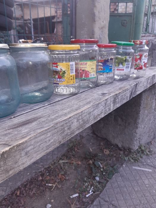 Стъклени буркани със капачки