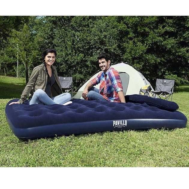 Двуспальный надувной матрас Bestway 67374 + ручной насос и 2 подушки