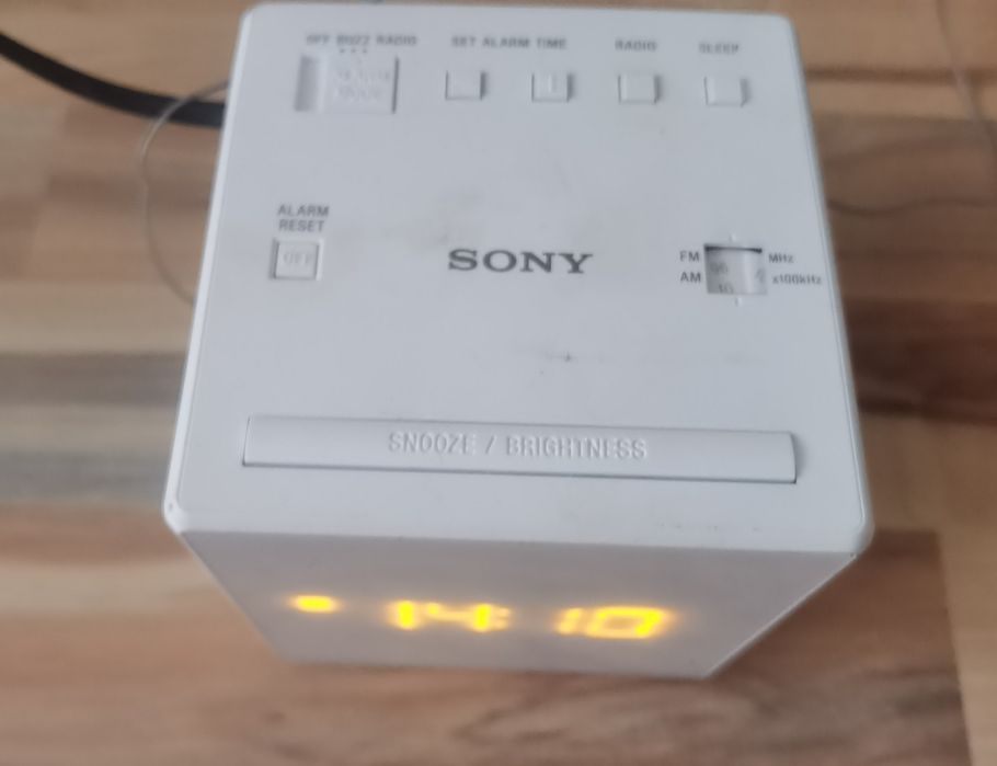Boxa radio cu ceas Sony ICF C1