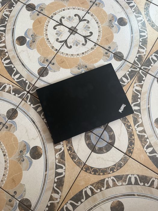 Laptop think pad T490