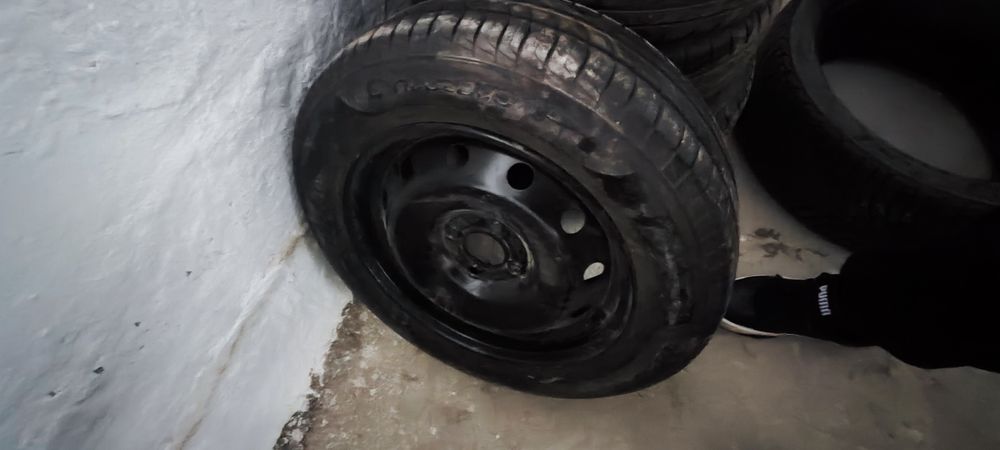 Продам запаску с диском R15 от весты
