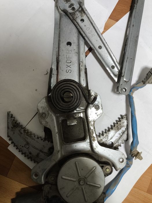 Honda CR-V RD1 правый стеклоподъемник