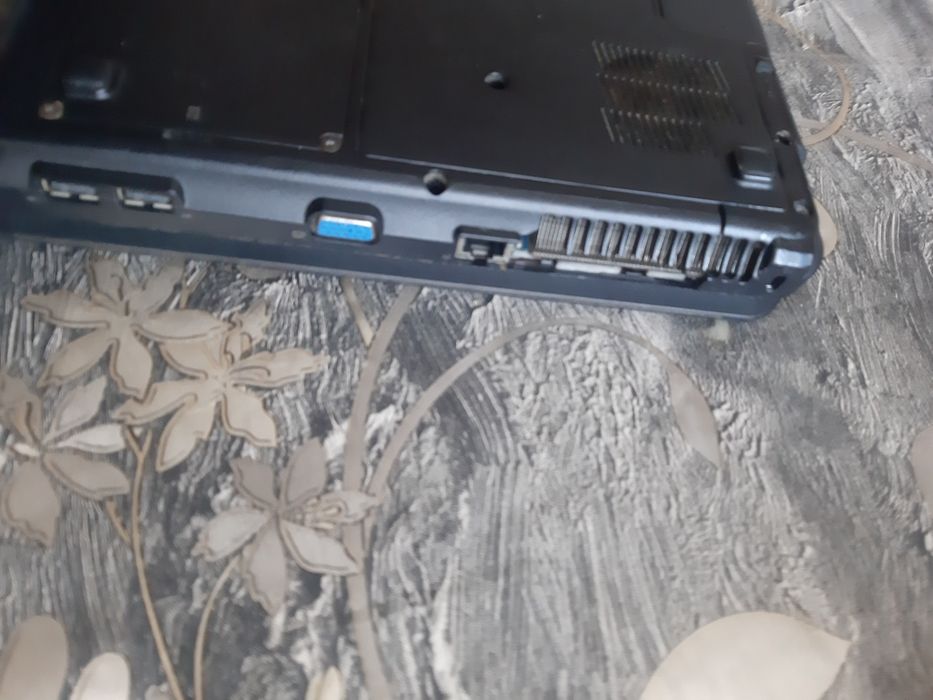 Лаптоп леново на