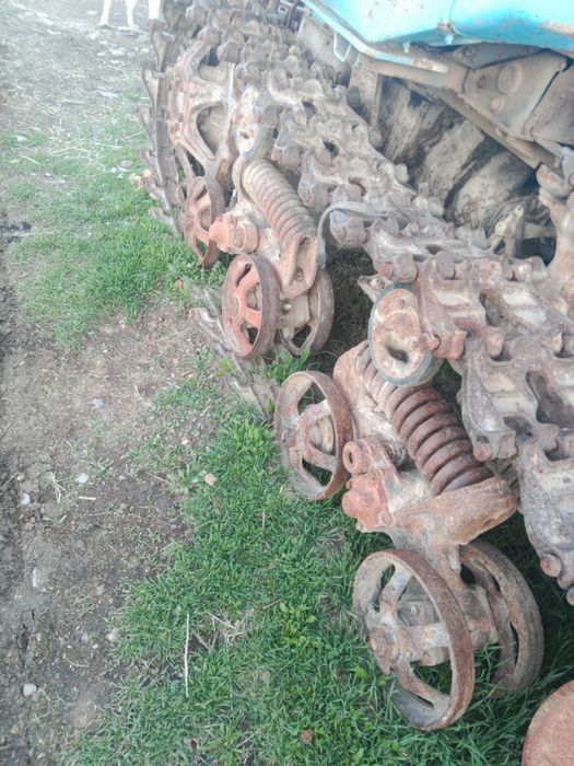 Buldozer va zapchaslari sotiladi yaxshi xolatda