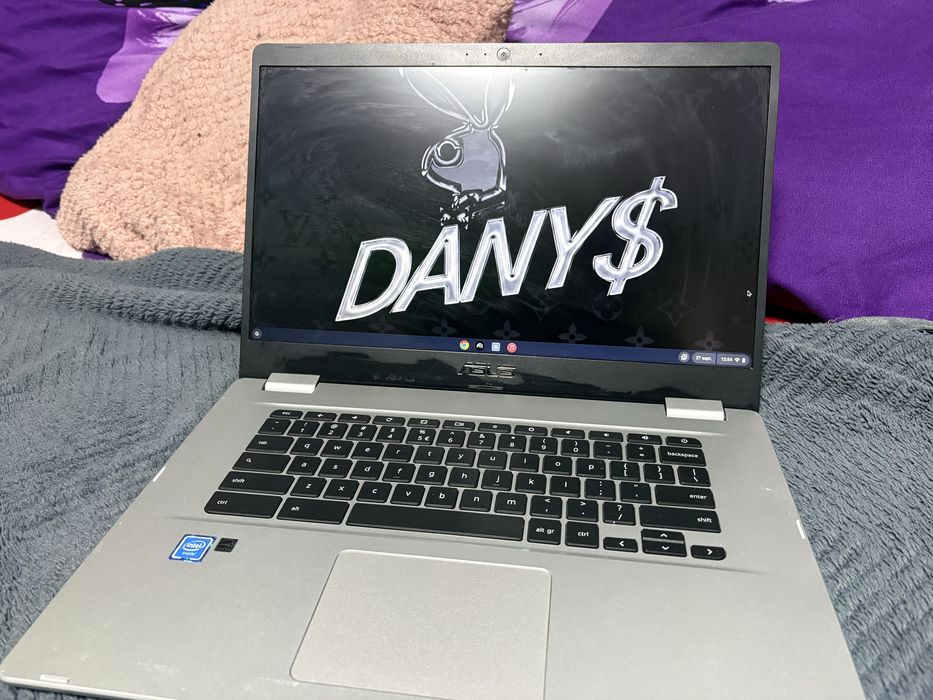 Vand laptop asus pentru Studii
