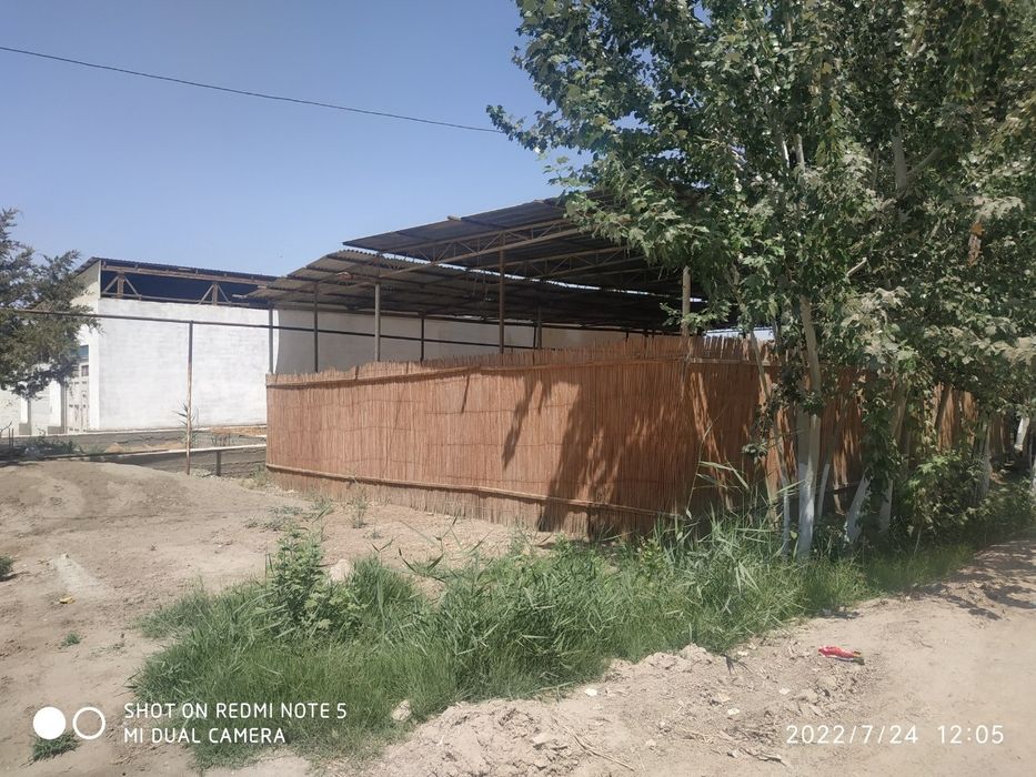 Qurilishi tugallanmagan noturar bino sotiladi.