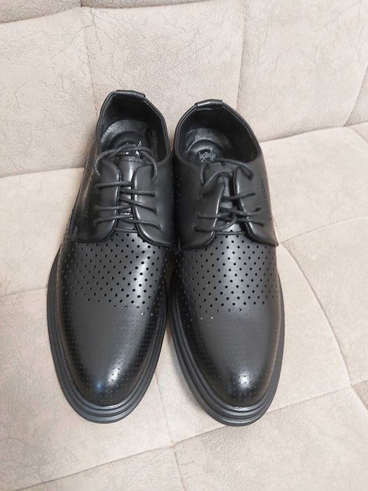 Мужская летняя обувь, кожаная, абсолютно новая размер 42