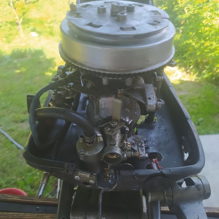 Продам лодочный мотор ветерок 8