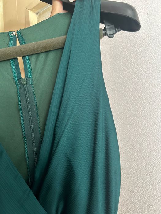 Продавам зелена рокля