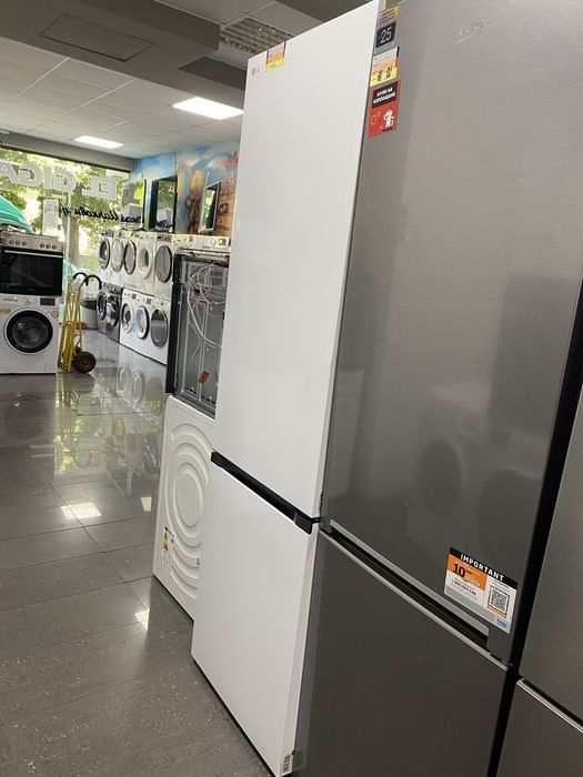 Хладилник с фризер LG GBBS726CSW  375 l No Frost Wi- Fi