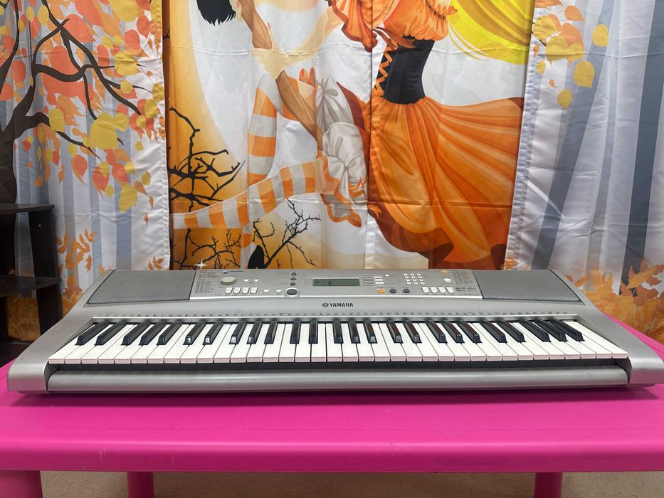 Синтезатор Yamaha PSR-E303