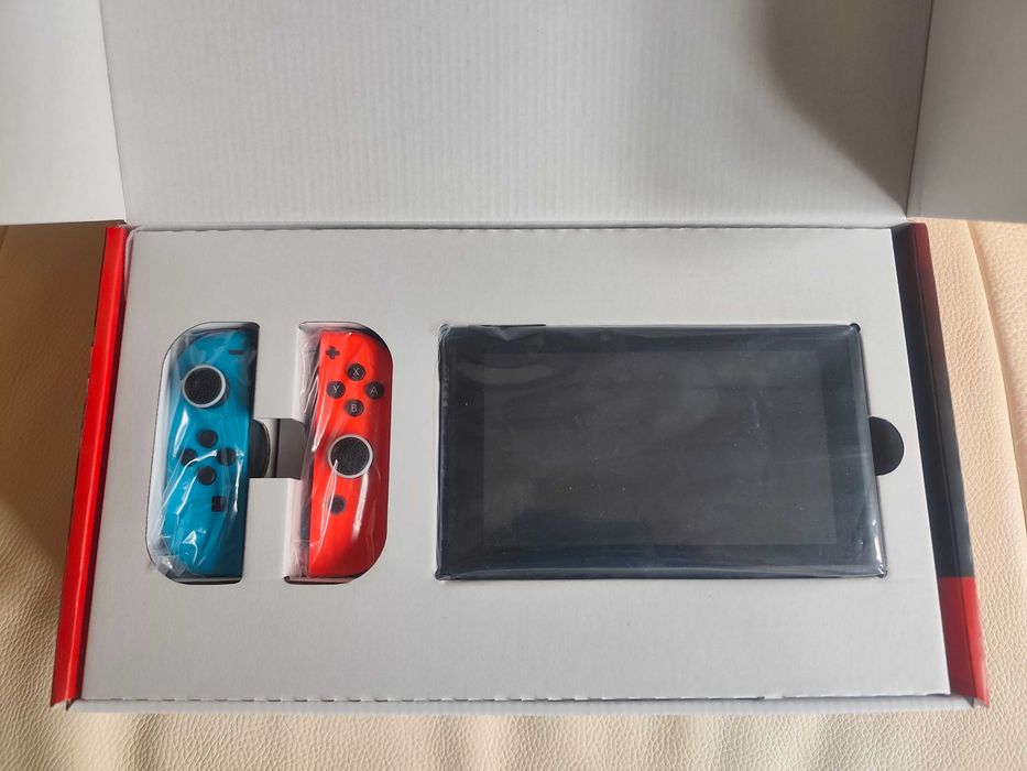 Nintendo Switch комплект + 1TB microSD + FIFA 21 – Отлично състояние