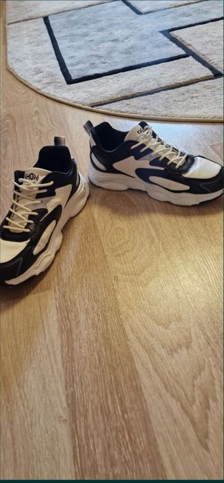 ‼️Adidaşi Alb/Negru Ca Noii Mărimea 42‼️