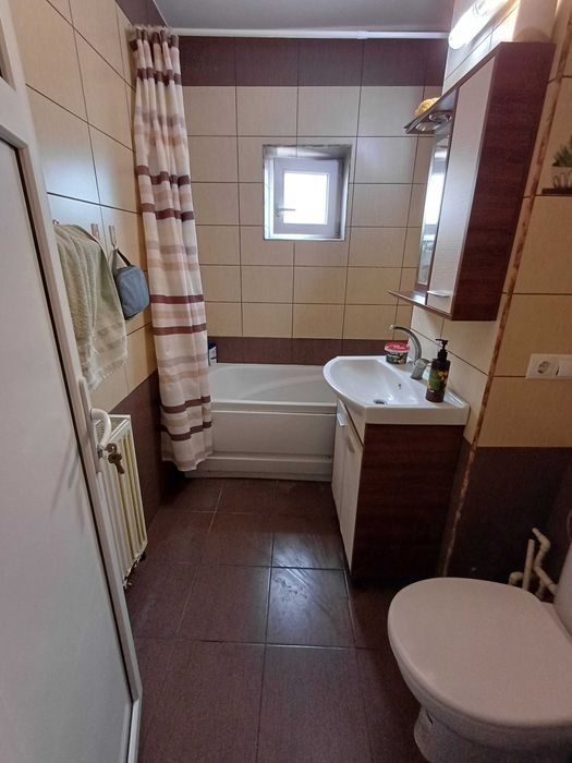 Apartament 3 camere decomandat,Targoviste,m11(EXCLUS AGENTII IMOBILIARE)