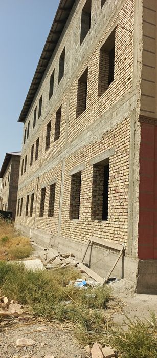Бино квартираси ва магазини билан сотилади