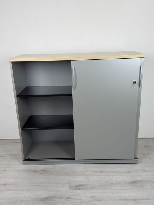 Шкаф етажарка с плъзгащи врати за съхранение на документи и дриги вещи