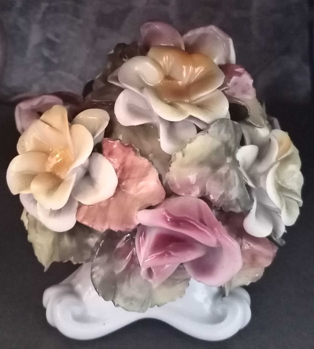 Mai multe obiecte din portelan din anii 1920-1970