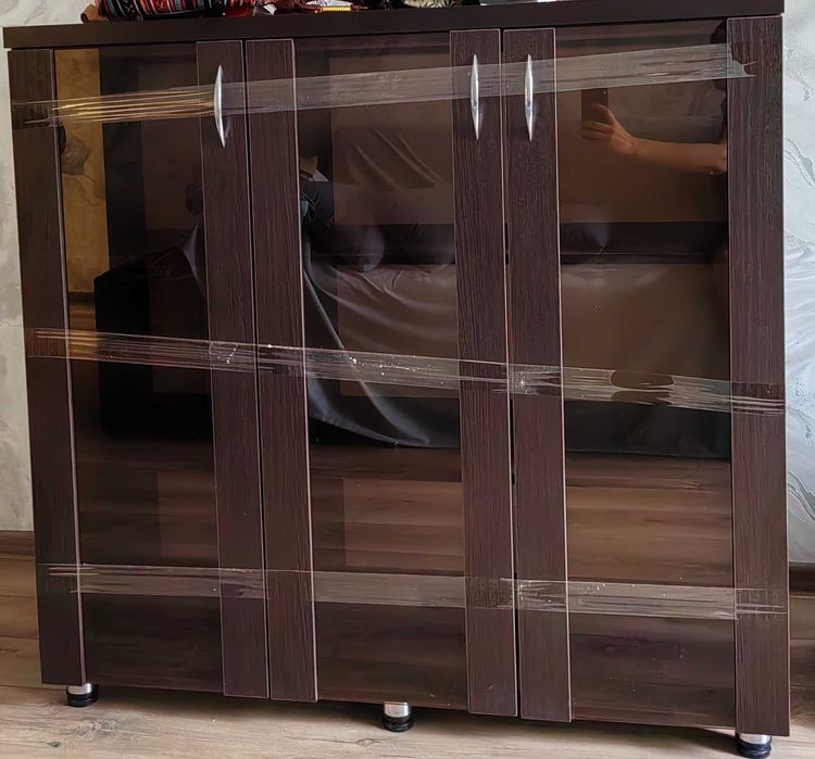 Шкаф со стеклянными дверцами б/у, Беларусь, в отличном состоянии!