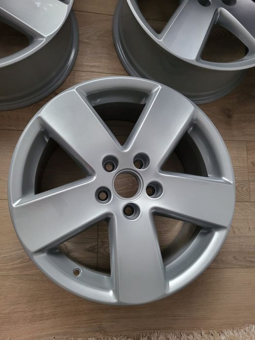 Vand jante aluminiu originale.