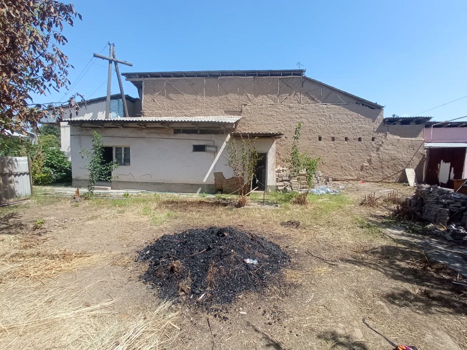 Keles Abduraxmonovda 2 sotix yer bor  1 sotixi 15000$ mingdan sotiladi