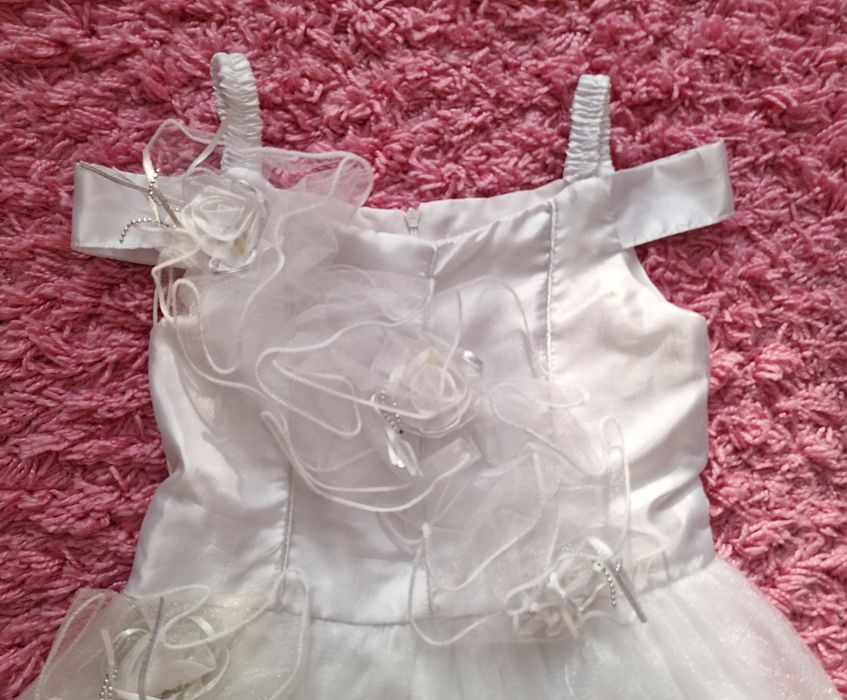 Нарядное белое платье для девочки