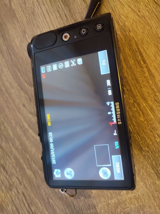 Samsung NX2000 cu obiectiv defect