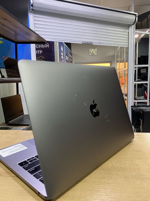 MacBook Pro 2019 touch bar/RAM8/SSD256