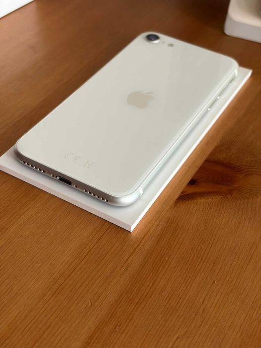 Iphone SE 2020 - Бял - 64GB -Перфектно състояние - Неразличим от Нов