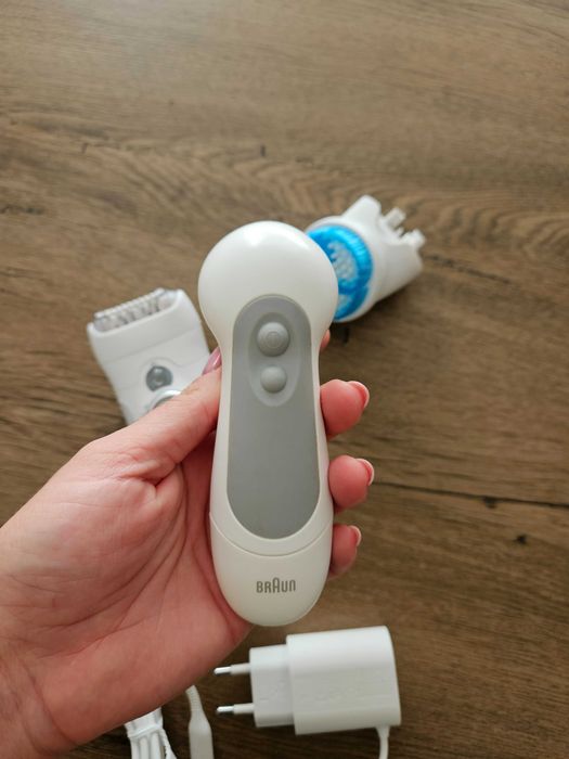 Set Epilator Braun Silk-Epil 7 si Perie exfoliere corporala si faciala