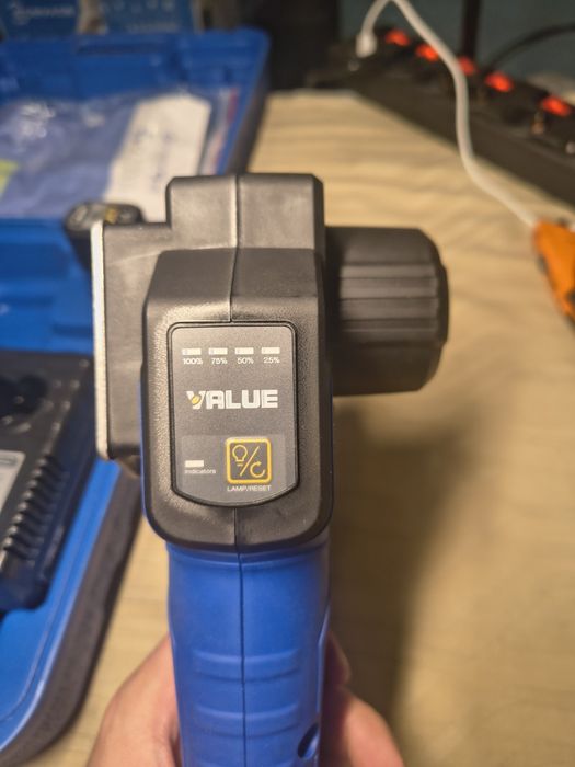 Електрически инструмент за развалцоване Value VET-19LI с куфар