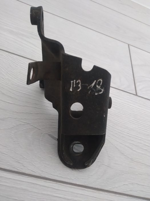 Кронштейн на фольксваген венто