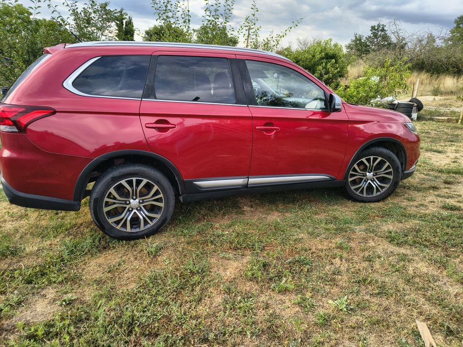 Продавам Mitsubishi Outlander