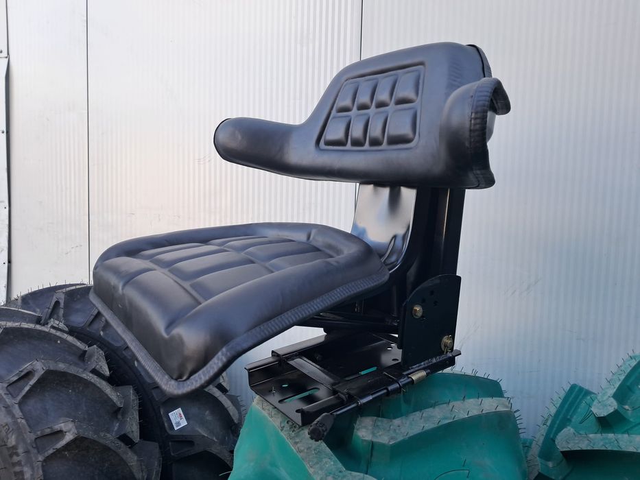 Scaun negru nou pentru tractor U-445;U-650 cu reglaj triplu si amortizor