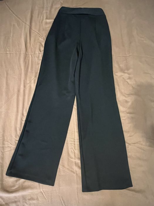 Чисто нови черни панталони