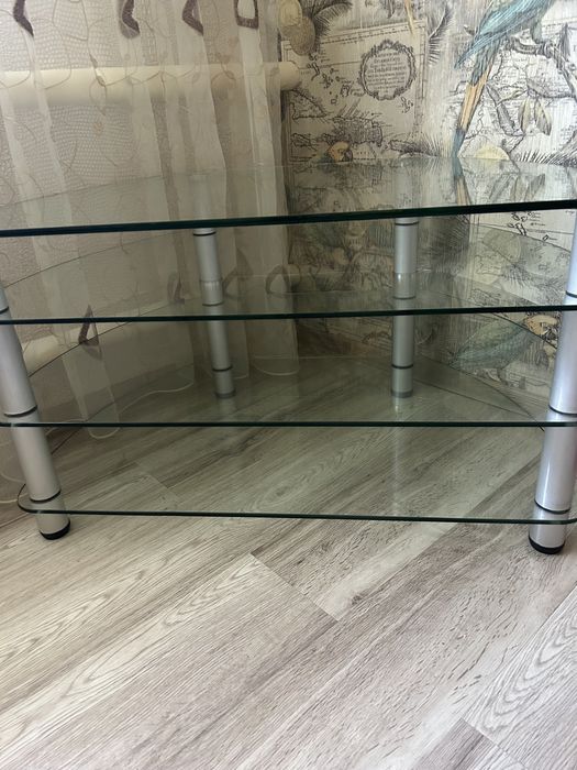 Стеклянный столик