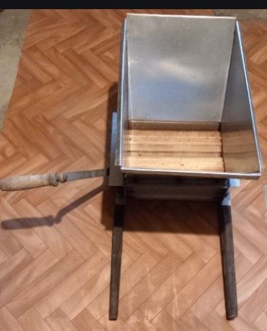 Ръчна машина за мелене на грозде/гроздомелачка/