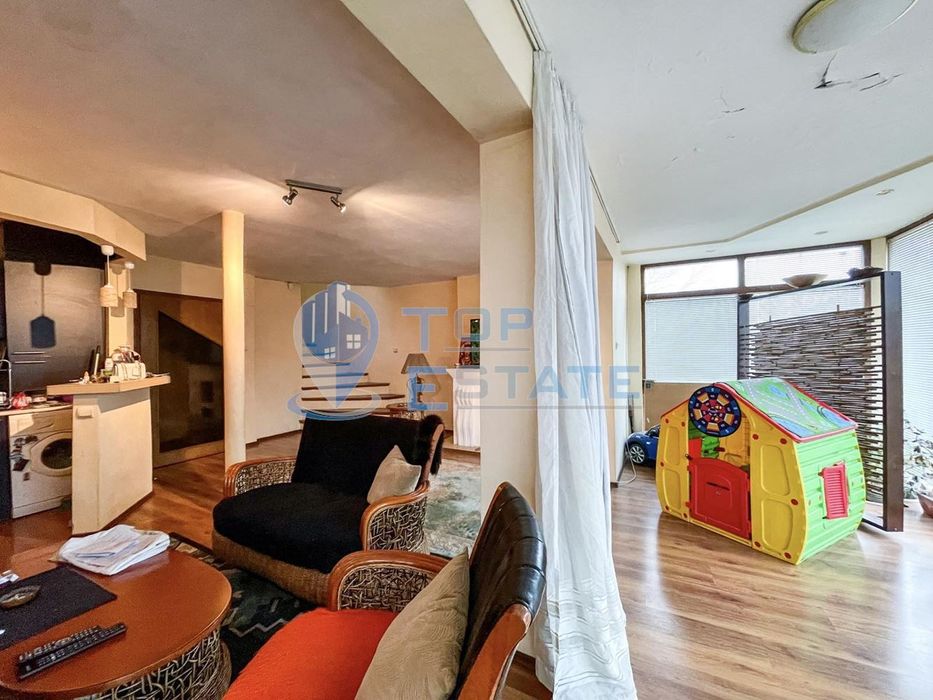 Четириетажна къща в кв. Варуша, Велико Търново